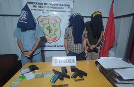 Aprehenden a tres sospechosos de homicidio tras persecución y enfrentamiento armado.