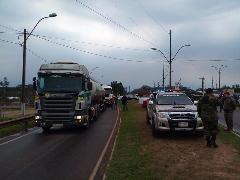 Camioneros se concentraron en diferentes rutas del país, conforme al reporte de corresponsales de ABC.