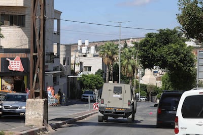 Un vehículo del ejército israelí patrulla la localidad de Salfit, en la Cisjordania ocupada, el 21 de septiembre de 2026. Israel ocupa Cisjordania desde 1967. Más de 500.000 israelíes viven en asentamientos en territorio palestino —ilegales según el derecho internacional—, rodeados por unos tres millones de palestinos. (foto de referencia)