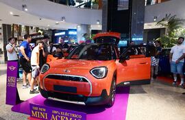Mini lanzó en Paraguay el nuevo modelo SUV Aceman 100% eléctrico.
