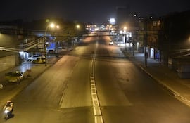 El Covid-19 y las medidas que tomaron desde el gobierno tienen varias caras, por ejemplo, las calles vacías, sin tráfico de autos y ómnibus, con la consiguiente disminución del nivel de contaminación.