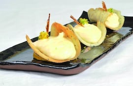 Tulipas de amapola con mousse de pomelo.