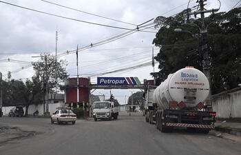 Petropar activó el cobro de la garantía bancaria tras rescindir contrato con la empresa catarí Doha Holding.