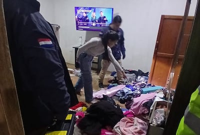 Los asaltantes revolvieron la casa en busca de dinero.