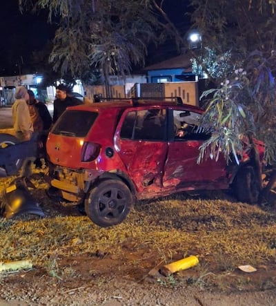 El automóvil Volkswagen Cross Fox, resultó con severos daños principalmente en la parte lateral.