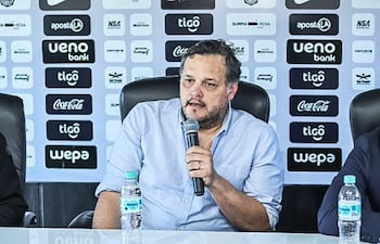 El presidente de Olimpia. Rodrigo "Coto" Nogués, en una conferencia de prensa anterior.