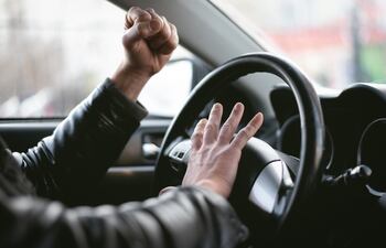 Imagen ilustrativa: realizar varios bocinazos podría derivar en sanciones.