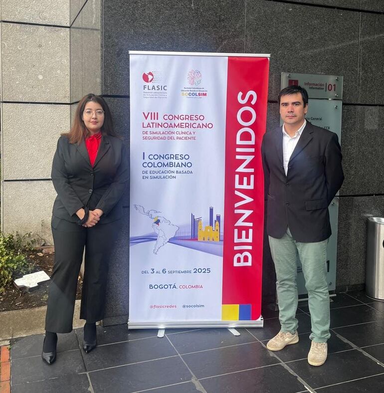 Jennifer Villalba, junto al Dr. Jorge Álvarez.