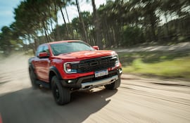 La Ford Ranger es una pieza clave del portafolio, especialmente en el sector productivo y agropecuario, por su robustez, capacidad de carga y desempeño en condiciones exigentes.