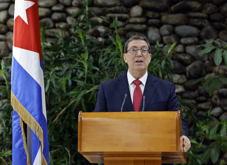 El ministro de Relaciones Exteriores cubano, Bruno Rodríguez, habla durante la presentación del informe de Cuba contra el embargo de EE.UU. este lunes, en La Habana (Cuba). 