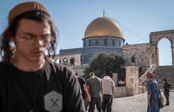 Colonos israelíes este jueves en la Explanada de las Mezquitas.
