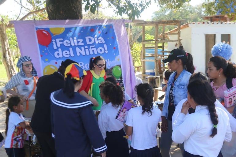 Pese a todas las dificultades, los niños de la escuela de Banco'i disfrutaron de su Día del Niño.