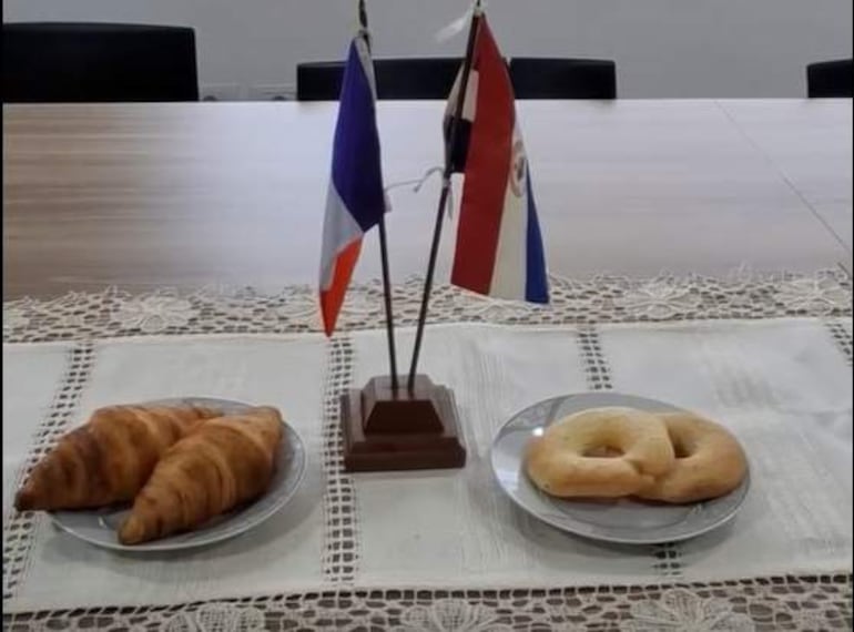 "Croissant vs chipa", el desafío de la Embajada de Francia antes del partido con Paraguay - Nacionales