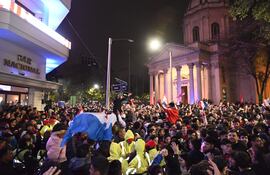 Tradicional festejo frente al Panteón de los Héroes
ARCENIO ACUÑA