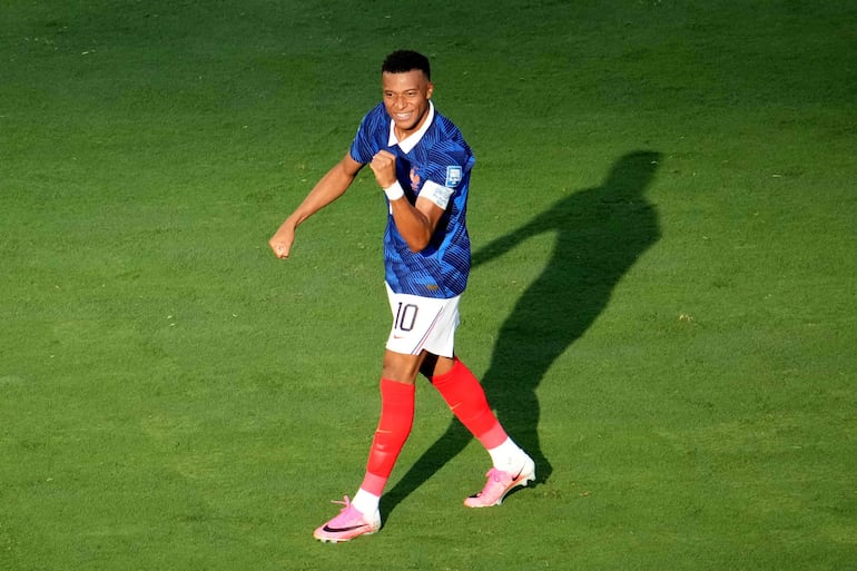 El delantero de Francia Kylian Mbappé celebra tras anotar el tercer gol de su equipo durante el partido de fútbol de los dieciseisavos de final de la Copa Mundial 2026 entre Francia y Suecia en el Estadio de Nueva York/Nueva Jersey en East Rutherford.