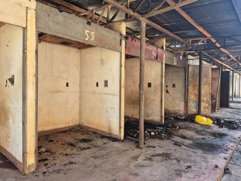 Denuncian que “proyecto fallido” de la EBY es “aguantadero de adictos” al costado de la Feria Municipal de Encarnación