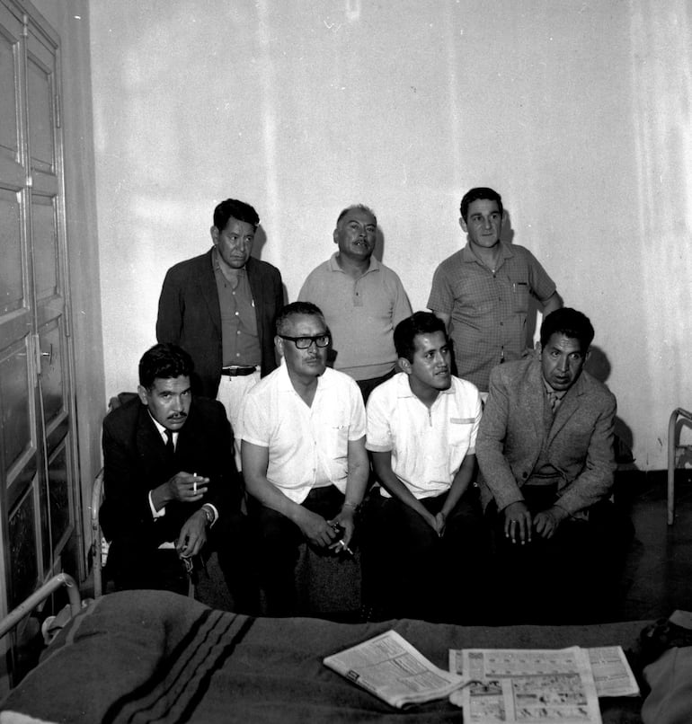 Grupo de exiliados refugiados en Asunción.