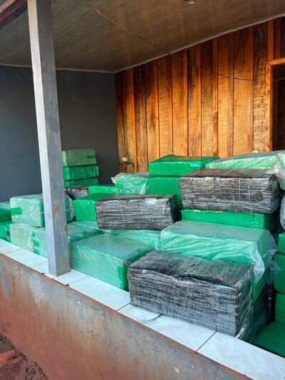 Parte de la carga de marihuana que fue encontrada en la propiedad del presunto capo narco capturado.