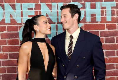 ¡Enamorados! Dua Lipa y Callum Turner en el estreno en Nueva York de “One Night Only”. (Jamie McCarthy/Getty Images/AFP)