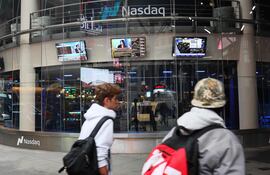 Las grandes compañías tecnológicas experimentan pérdidas billonarias tras los masivos aranceles a la importación impuestos por el presidente estadounidense Donald Trump.