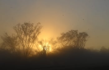 amanecer sol neblina calor frio