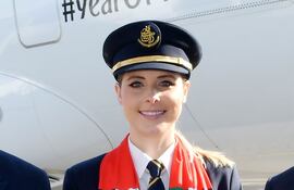 Karin Arning no solo fue la primera piloto paraguaya en comandar un Airbus A380, si no además participó de un vuelo que batió un récord Guinness.