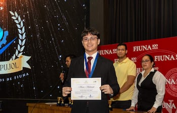 El joven paraguayo Marcos Maldonado, fue admitido para estudiar matemáticas en la prestigiosa Universidad de Cambridge, en Inglaterra.