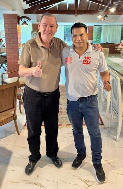 26 de marzo de 2026. Tras la reunión “grabada”, el senador Javier Zacarías Irún y el precandidato a concejal Osvaldo Sánchez posaron para una foto y se escucha el “click” en el audio filtrado.