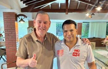 26 de marzo de 2026. Tras la reunión “grabada”, el senador Javier Zacarías Irún y el precandidato a concejal Osvaldo Sánchez posaron para una foto y se escucha el “click” en el audio filtrado.