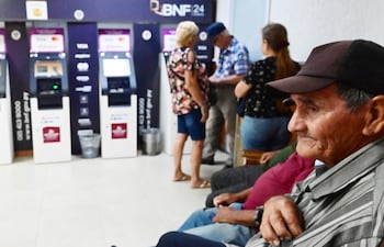 Paraguay prioriza la protección del ingreso en la vejez, pero lo hace a costa de una presión creciente sobre las finanzas públicas.