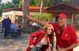 Composición fotográfica que muestra a Guadalupe Aveiro y Víctor Bogado. En el fondo se observa a socios del Club Centenario firmando la nota de rechazo a la aceptación de su solicitud.