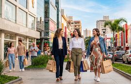 La ventaja paraguaya en el turismo de compras continúa apoyándose en impuestos relativamente bajos y en diferencias de precios con los países vecinos.