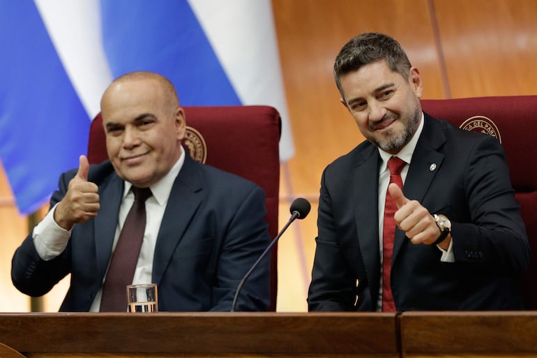 El presidente del Congreso, Basilio "Bachi" Núñez (izq.) junto al vicepresidente de la República, Pedro Alliana. 