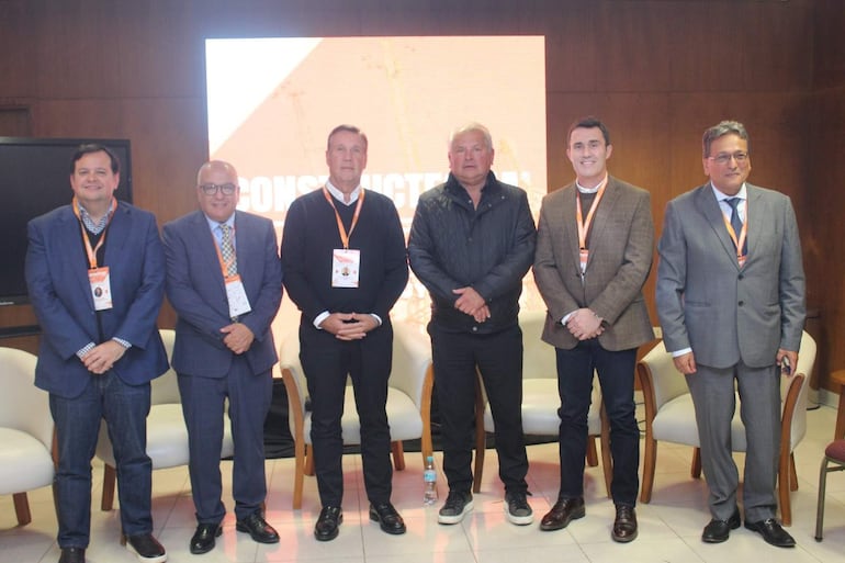 Jorge Figueredo, Milton Von Hesse, Raul Constantino, Julio Delgado, Gonzalo Faccas y Guido Valdivia (i a d