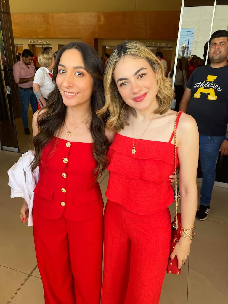 Barbara Taís Acevedo Cantero y Salma Agüero.