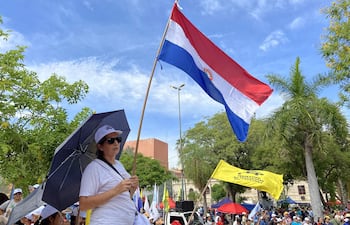 Docentes protagonizan segundo día de protestas en Paraguay contra reforma a jubilaciones