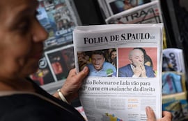 Portada del periódico Folha de Sao Paulo sobre el resultado de las elecciones en Brasil.
