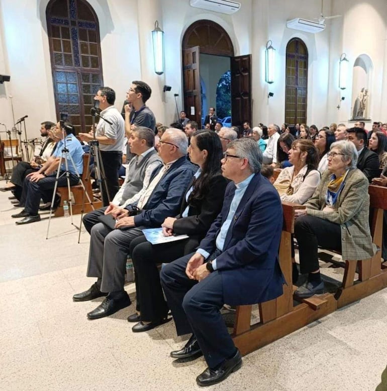 Autoridades eclesiásticas, educativas, políticas y de organizaciones civiles participaron del debate político en Carapeguá.