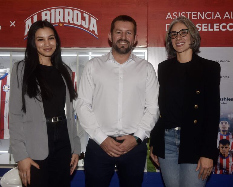 Nidia González, Enrique Ortiz y Raquel Cuevas.
