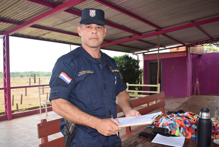 El sub jefe de la Comisaría de Calixtro, suboficial Catalino Martínez.