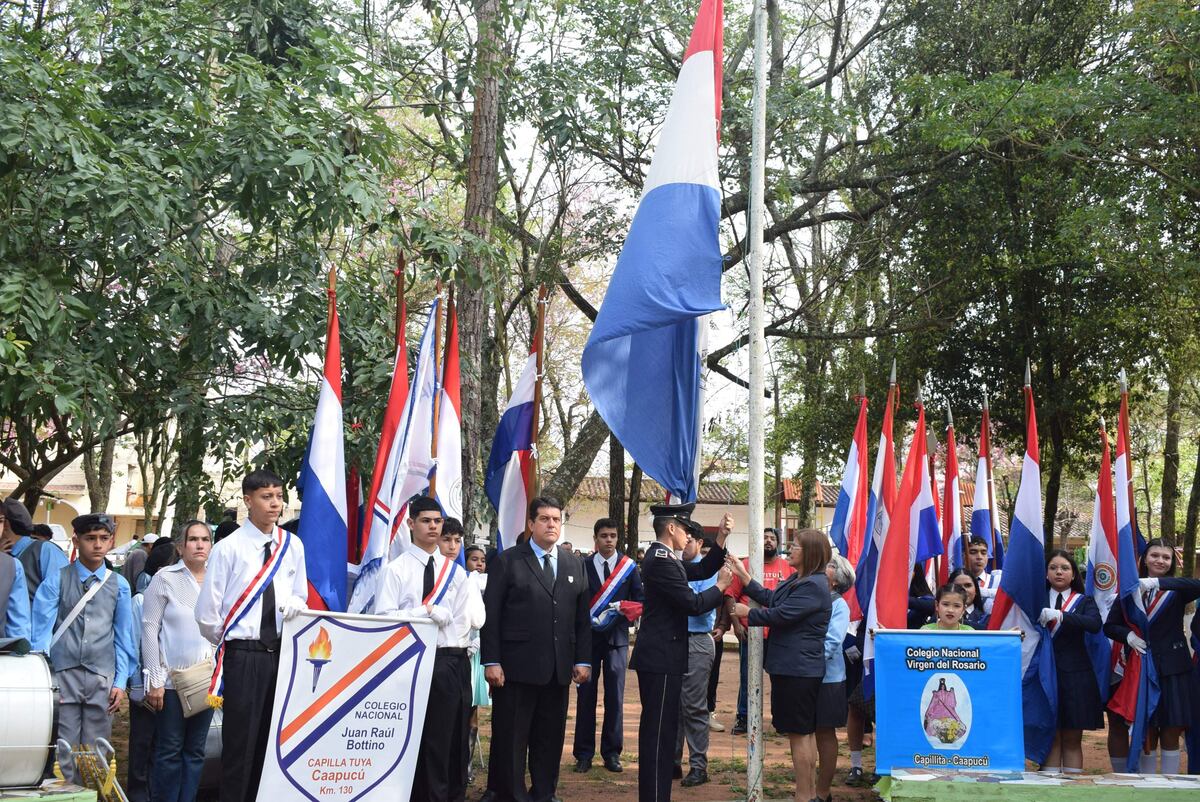 Caapucú conmemoró 239 años con mensajes de identidad, valores y tradición en su desfile