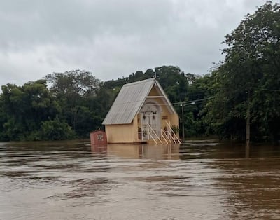 Crecida del río Tebicuarymí afecta al Santuario de Itapé y a la playa Ysoro.