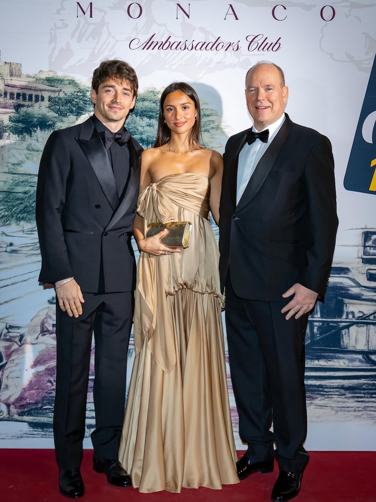 Charles Leclerc y su esposa Alexandra Saint Mleux junto al príncipe Alberto de Mónaco. (Instagram/Palais Princier de Monaco)