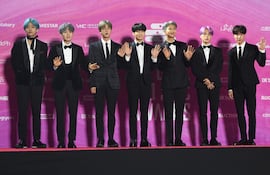 La agrupación coreana BTS estaría alistando su regreso a los escenarios, tras la pausa realizada para que sus miembros realicen el servicio militar obligatorio.