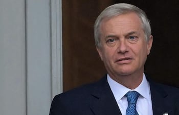 Chile's President Jose Antonio Kast gestures on the balcony of the Casa Rosada government palace after a meeting with Argentinas President Javier Milei (out of frame), in Buenos Aires on April 6, 2026. Kast's first trip abroad since taking office in March continues the tradition of Chilean presidents making Argentina their first official state trip. Politically aligned, Kast and Argentina's libertarian President Javier Milei are close allies of US President Donald Trump and are part of the growing rightward push in the region. (Photo by Juan Mabromata / AFP)