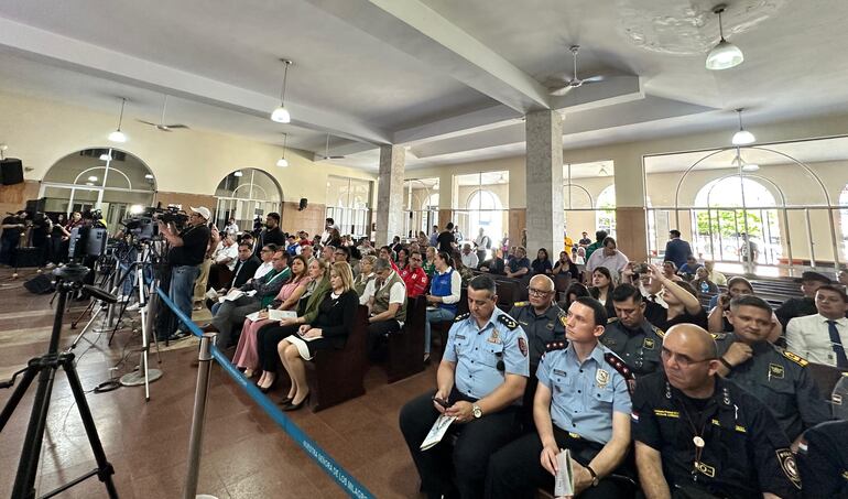 Representantes de diversas instituciones públicas y privadas, involucradas en el Operativo Caacupé 2025, asistieron al acto oficial del lanzamiento en la capilla San Roque González de Santacruz, en la planta baja de la Basílica Santuario.
