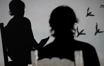 Imagen del solo performático "La noche en común" que presentará desde hoy la artista Alegría González en el ICPA.