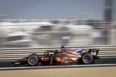 El PHM Racing del piloto paraguayo Joshua Duerksen en los ensayos de pretemporada de la Fórmula 2 en el circuito de Yas Marina, en Abu Dabi, Emiratos Árabes Unidos.