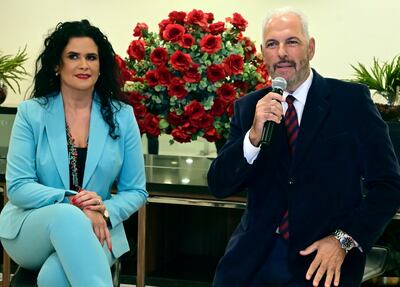 Silvia Bracho, gerente de negocios y marketing de Visión Banco, y Juan José Zapag, presidente del Club Cerro Porteño.