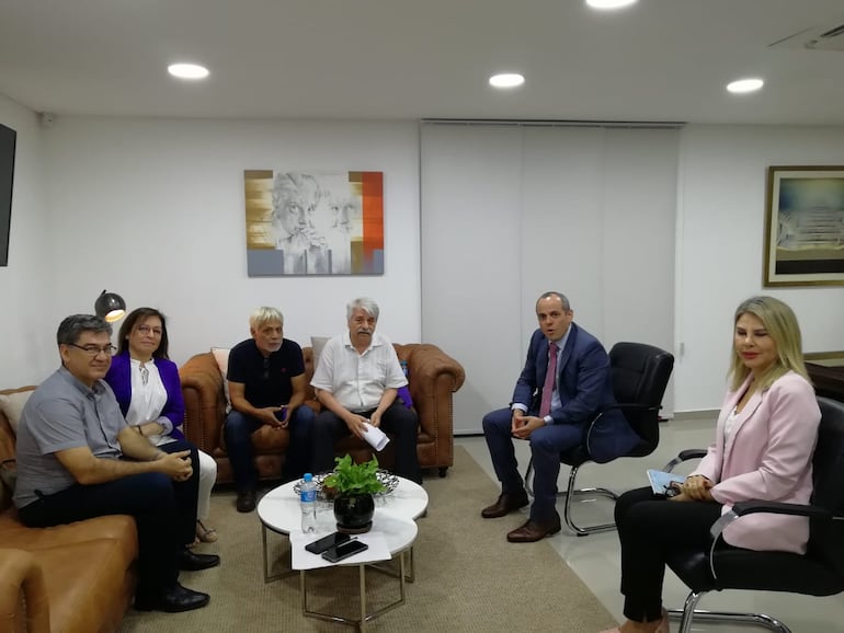 El 28 de diciembre, cuando la organización encabezada por Ricardo Canese acercó la denuncia a la CGR sobre el contrato ANDE - Atome.